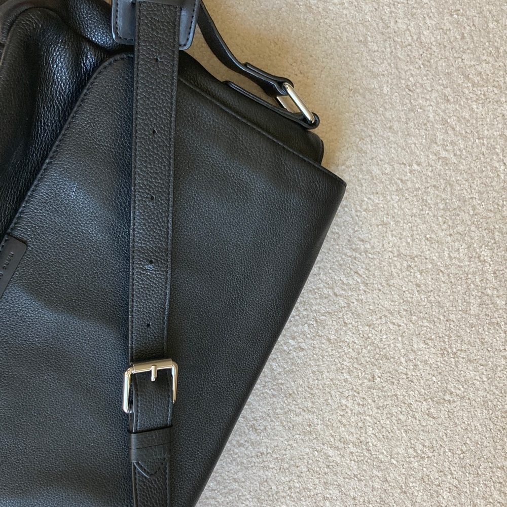 Marc by Marc Jacobs black leather messenger/crossbody/laptop bag - Picture 5 of 17